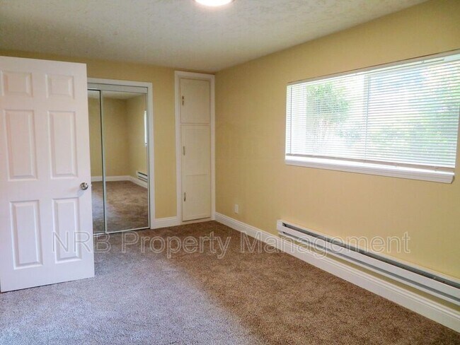 Building Photo - 3928 Hillview Ct NW