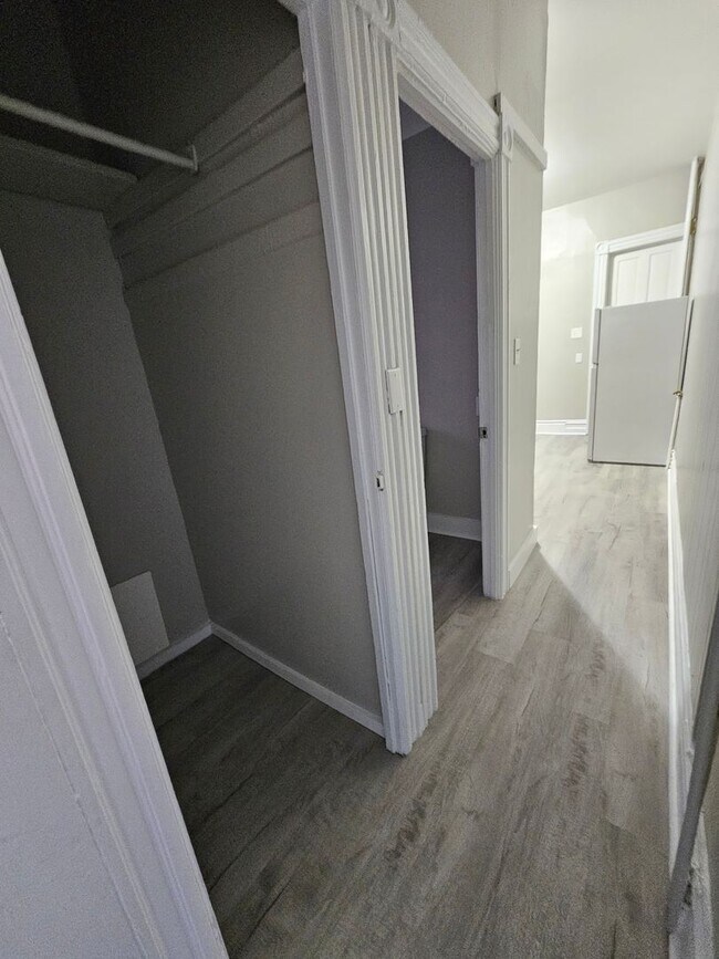 Building Photo - 625 N 6th St