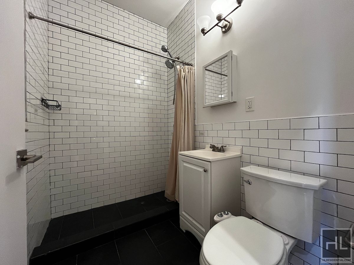 Building Photo - NO FEE / SUMMERFIELD STREET / Spacious 3-Bed 1-Bath / Bushwick and Ridgewood Border