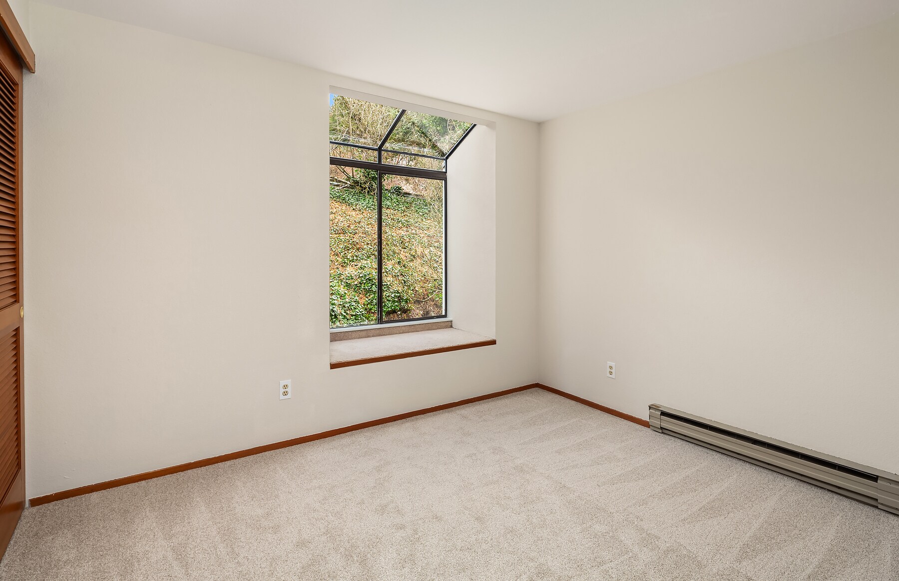 Guest bed room - 19805 15th Ave NE