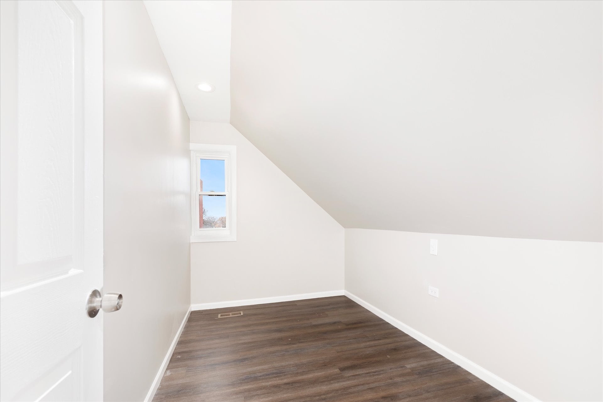 Building Photo - 2246 S Albany Ave