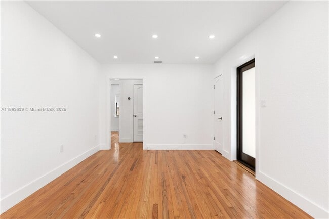 Building Photo - 6731 SW 33rd St