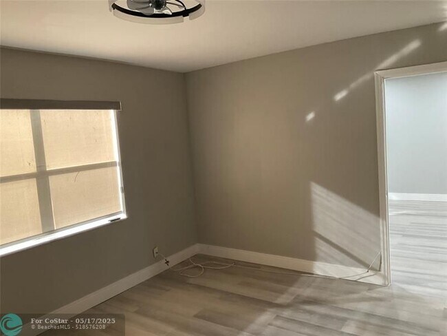Building Photo - 6101 N Falls Cir Dr