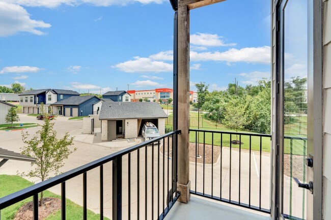 Building Photo - 1413 Provident Dr