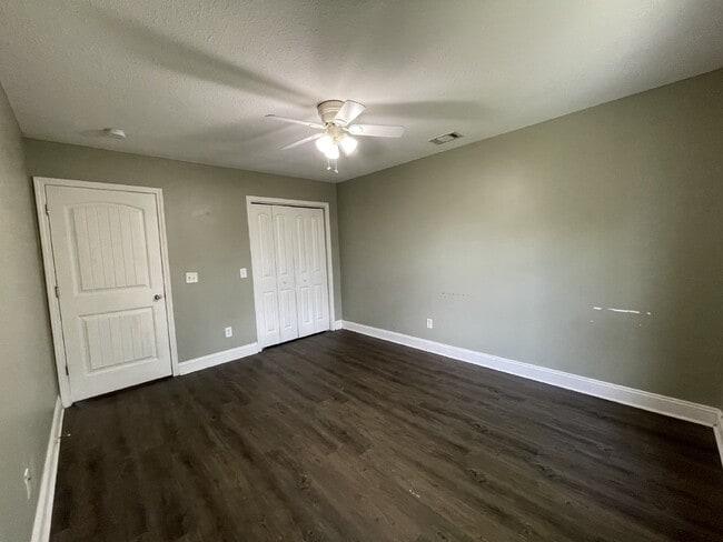 Building Photo - Home For Rent
