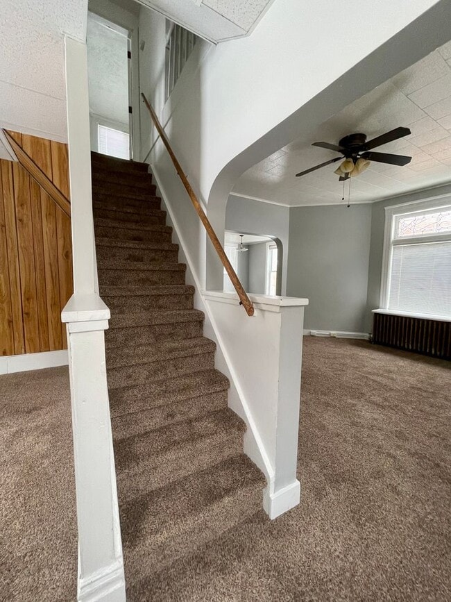 Building Photo - Coraopolis - 2 Bed 2 Bath - Immaculately M...