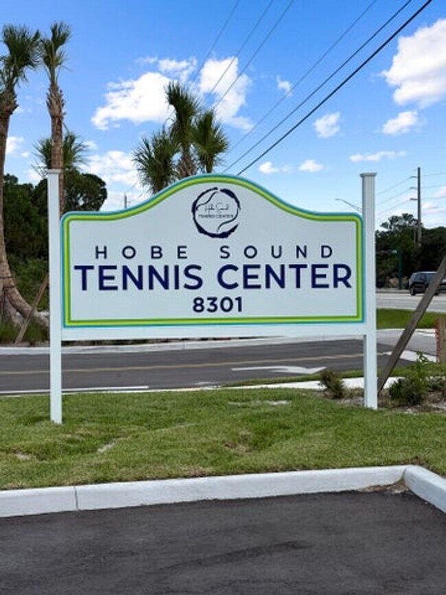 Building Photo - 6024 SE Crooked Oak Ave