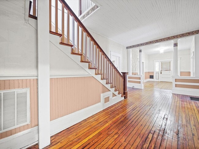 Building Photo - 4 Bedroom/2 Bath Home for Rent