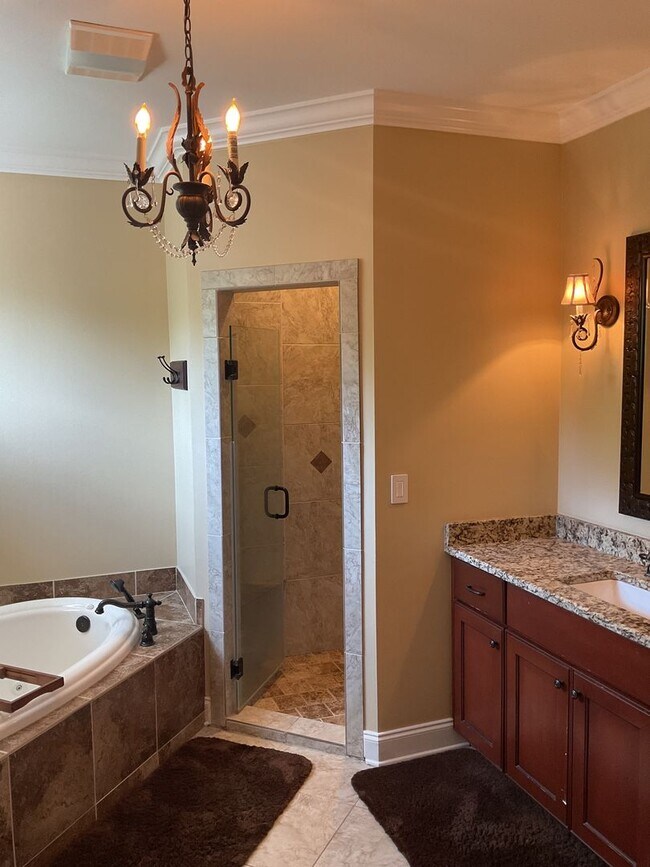 Building Photo - Southern Charm Meets Modern Luxury!!