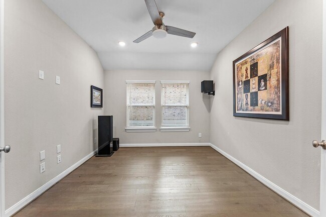 Building Photo - 2185 Woodland Pine Dr