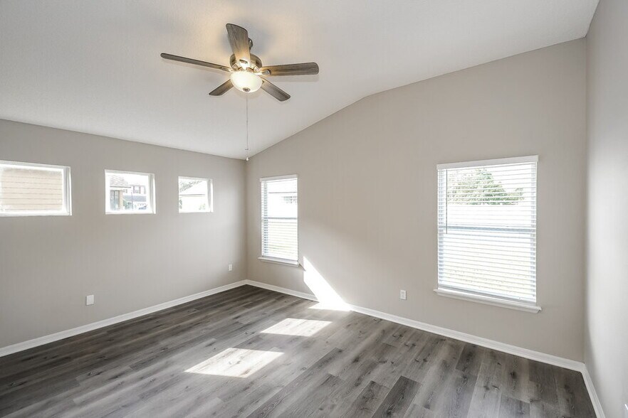 Building Photo - 1098 Maple Ln
