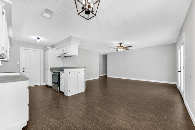 Building Photo - 206 Ron Cir