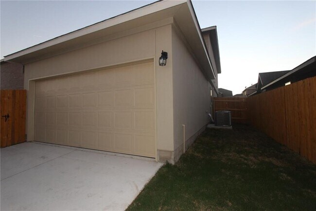 Building Photo - 1044 Britt Ln