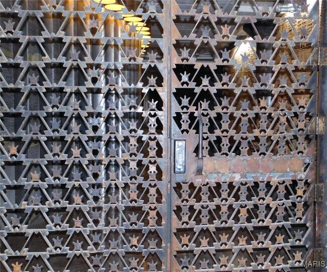 Building Photo - 701 N 15th St