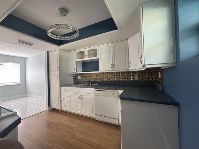 Building Photo - 1160 E 12th St