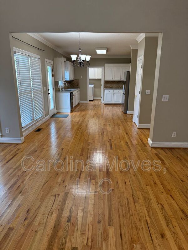 Building Photo - 204 Brushy Meadows Dr