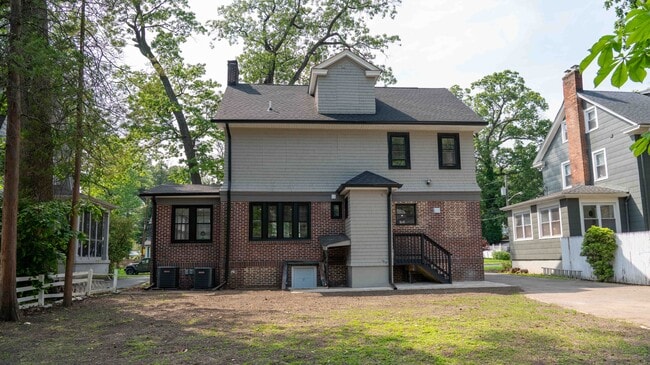 Building Photo - 736 Haxtun Ave