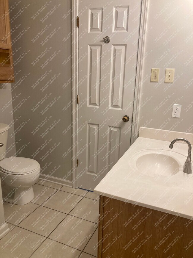 Building Photo - 340 Gloria St