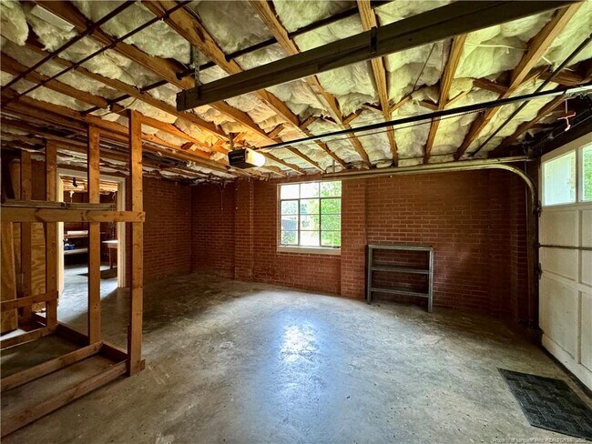 Building Photo - 910 W Whitford St