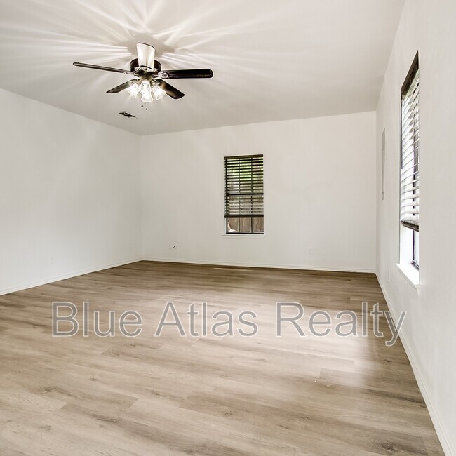 Building Photo - 1329 E Windsor Dr
