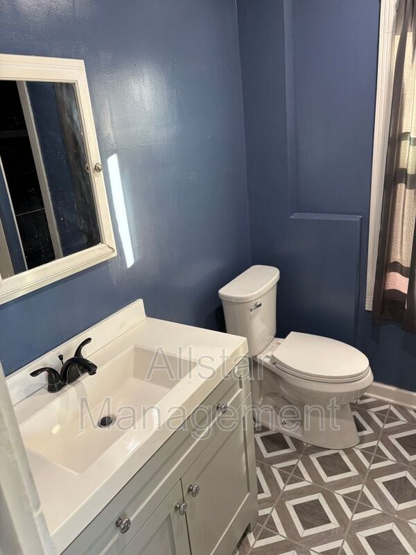 Building Photo - 1135 W 12th St