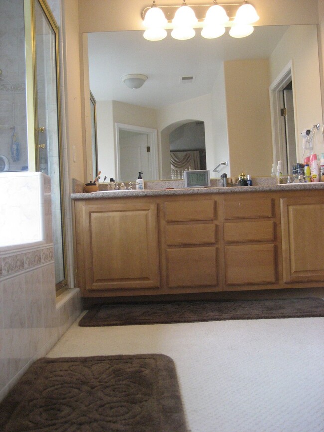 double vanity in master bedroom - 4489 Spencer St