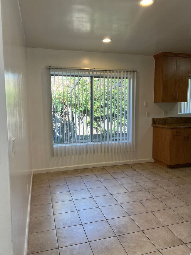 Building Photo - 1162 Raymond Ave