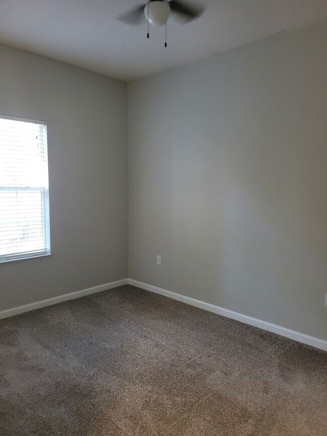 Building Photo - Newly renovated Three Bedroom Townhouse