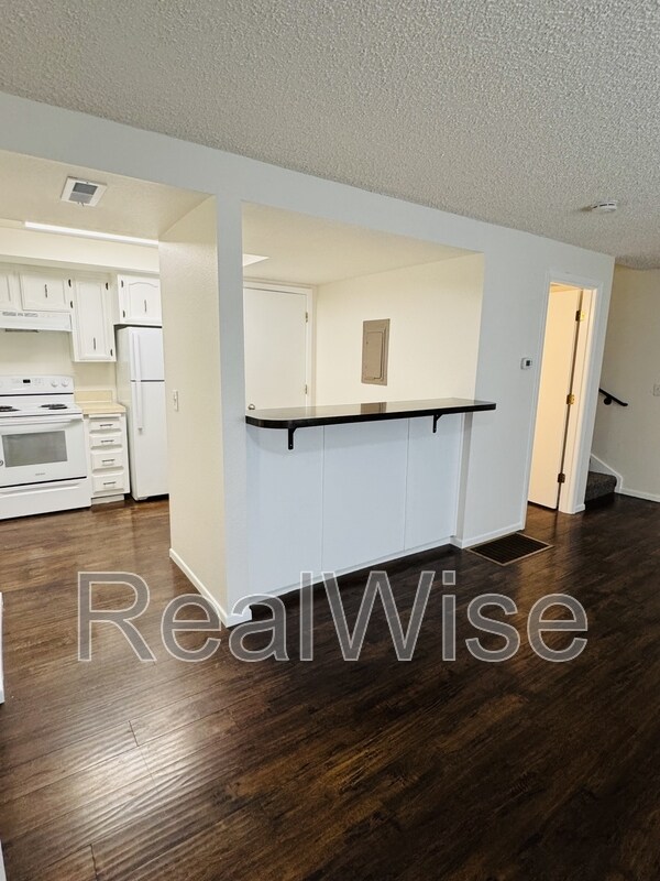 Building Photo - Iris Meadows Apartments