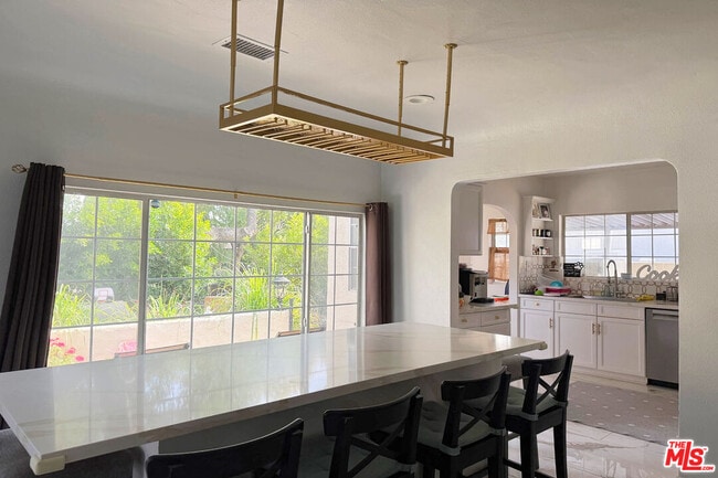 Building Photo - 1245 N Orchard Dr