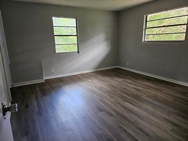 Building Photo - 1407 W 31st St