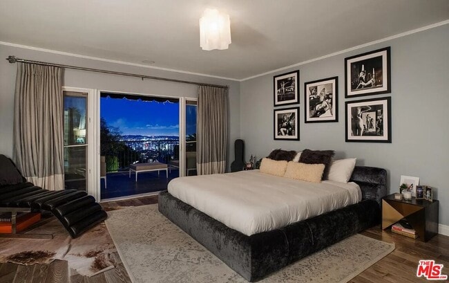 Building Photo - 1514 Sunset Plaza Dr