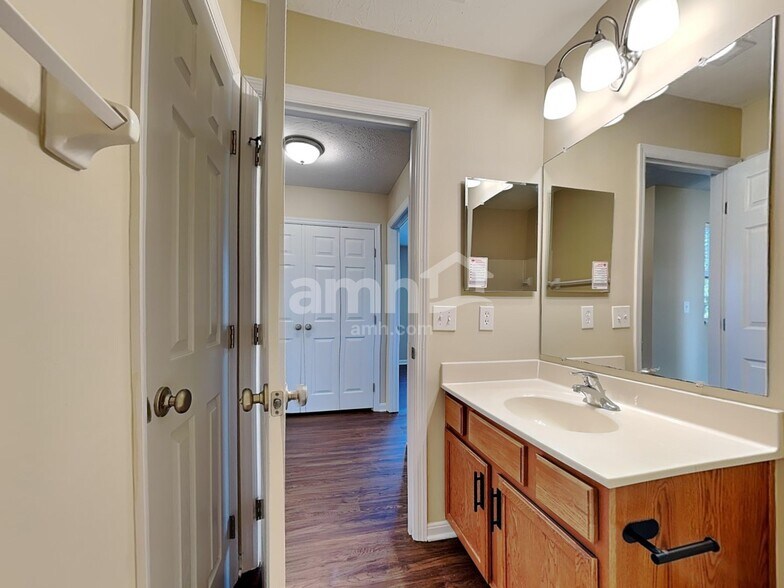 Building Photo - 7638 Sandstone Trl