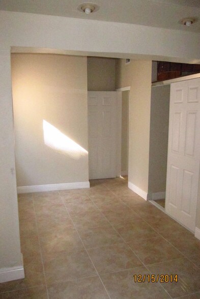 Building Photo - 3701 SW 48th Ave