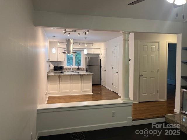 Building Photo - 433 W 8th St