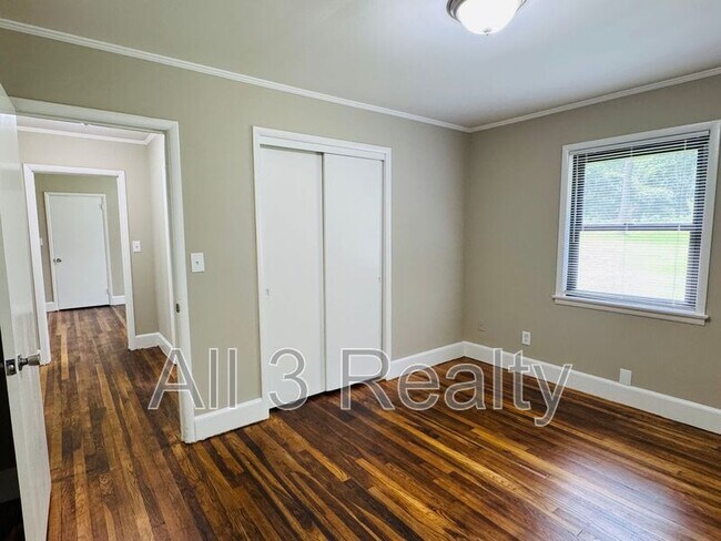Building Photo - 957 Parkwood Ct