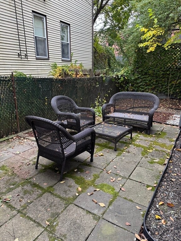 Building Photo - 532 E 5th St