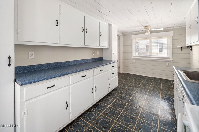 Building Photo - 232 Main St