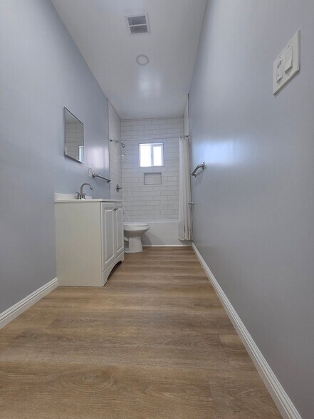 Building Photo - 1715 W 64th St