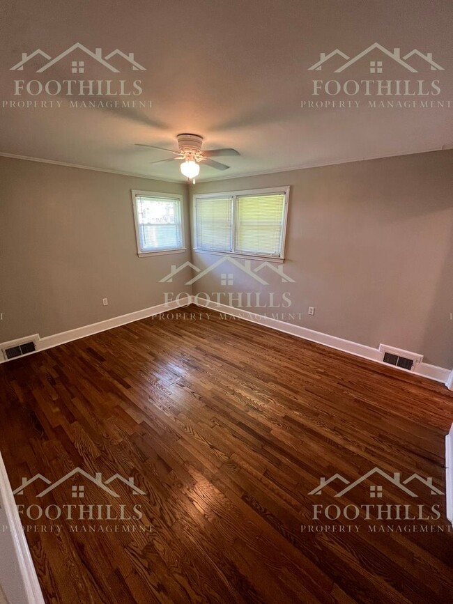 Building Photo - 3 Bedroom Home with Fenced Yard & Carport ...