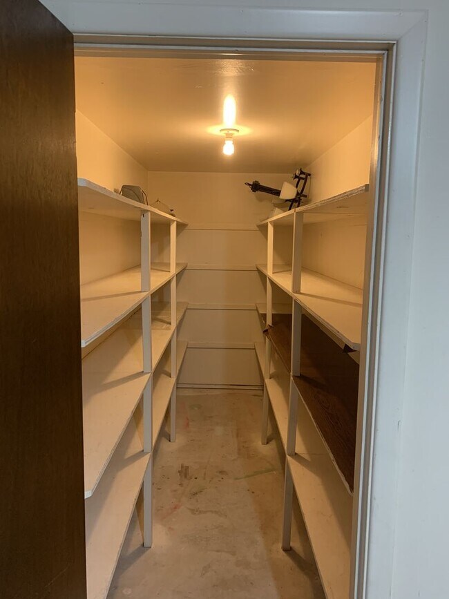 Building Photo - 4 bed/2 bath Home located in central Fort Collins off Drake