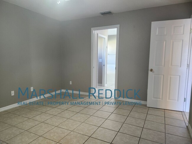 Building Photo - 3 BED 2 BATH SINGLE FAMILY HOME ON FRESH W...