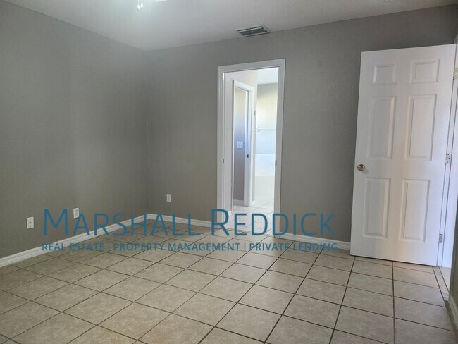 Building Photo - 3 BED 2 BATH SINGLE FAMILY HOME ON FRESH WATER CANAL WITH DOCK