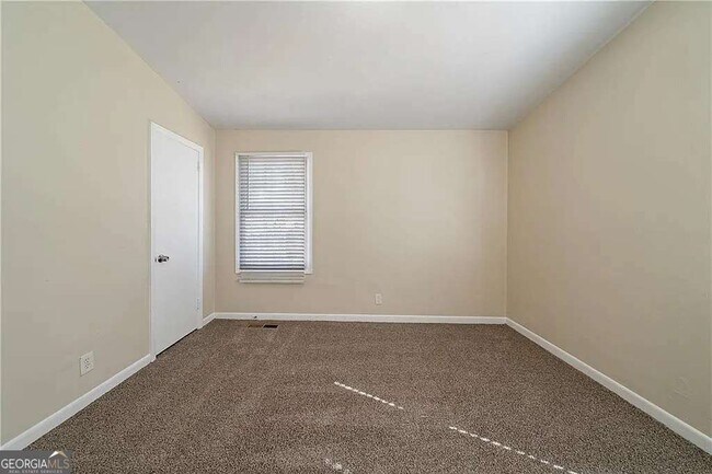 Building Photo - 16 Bromack Dr SE