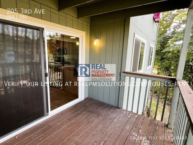 Building Photo - 205 3rd Ave