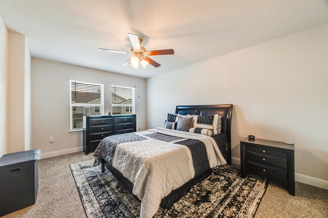 Building Photo - 1004 McLaren Cir