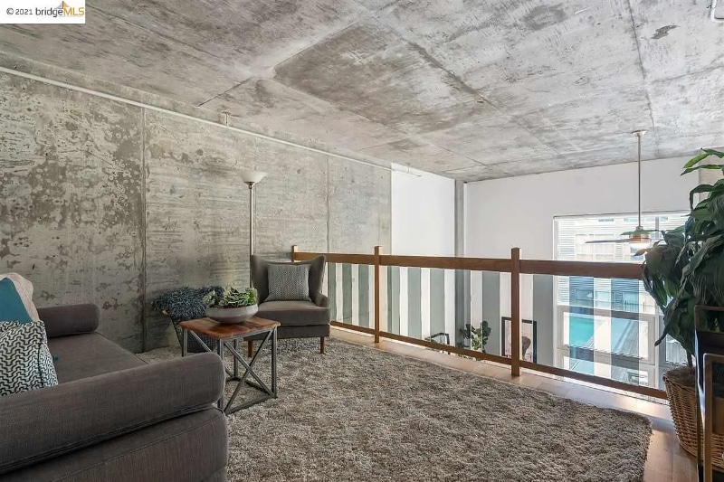 Building Photo - 311 Oak St