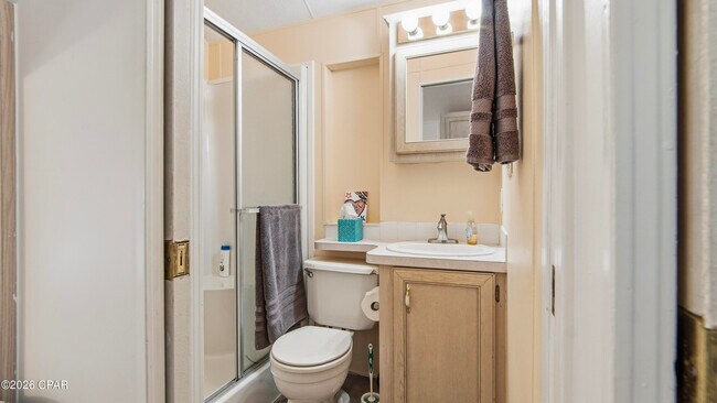 Building Photo - 1219 Thomas Dr