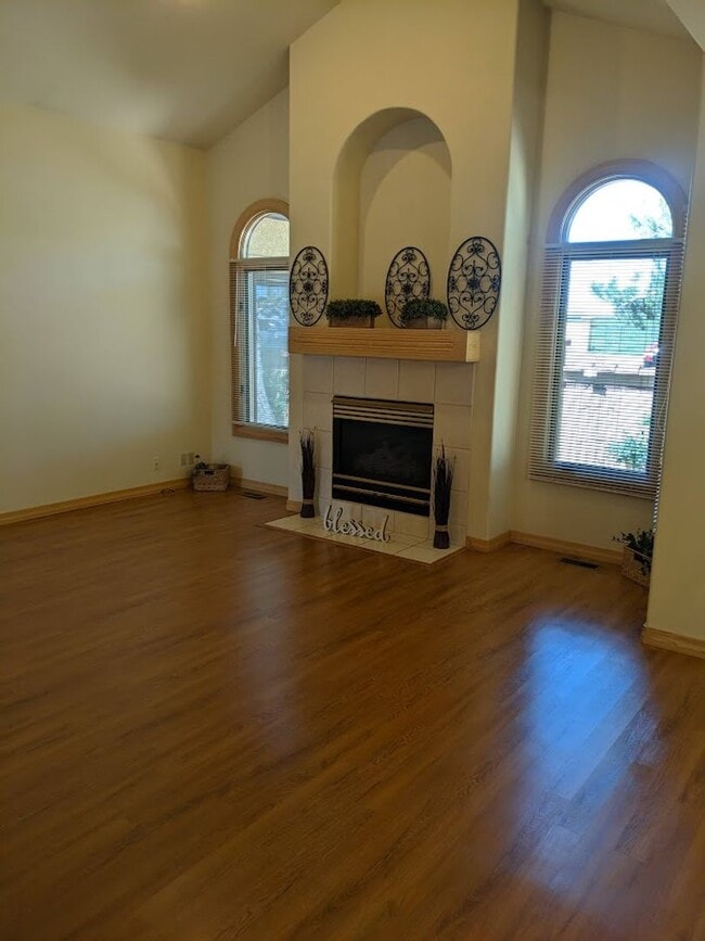 Building Photo - Westside Residence Near Kissing Camels & G...
