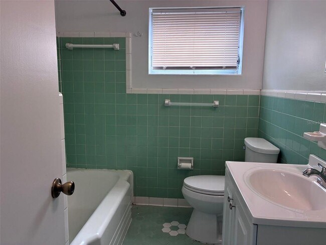 Building Photo - 2515 Formosa Ave